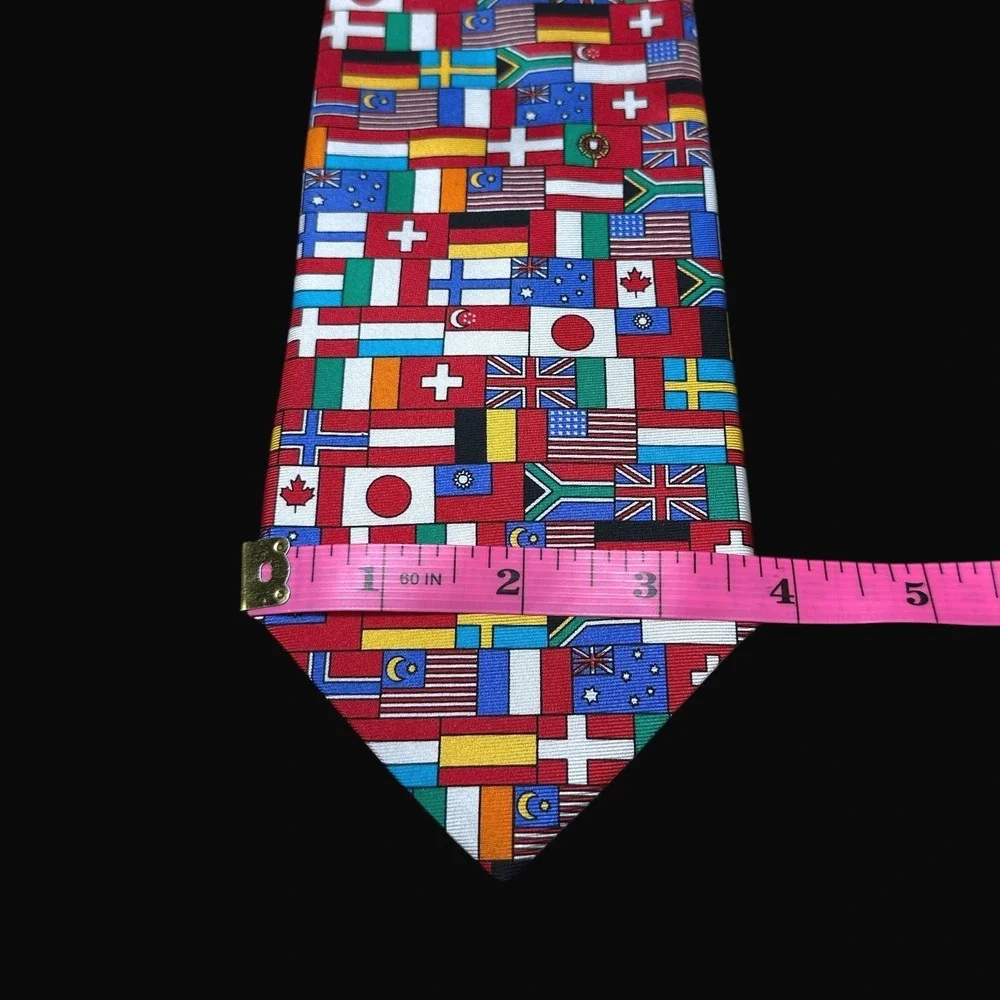 Windsor Collection The Rack Mens Silk Tie International Flags Italy Red Multi